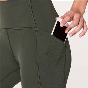 Lululemon Breezy Everdot crop 19”